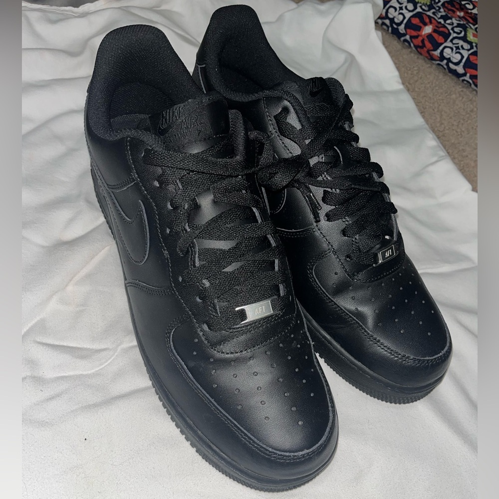 Black Nike AF1s